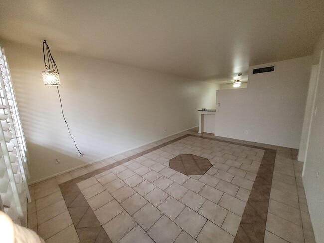 Building Photo - 3139 E Glenrosa Ave