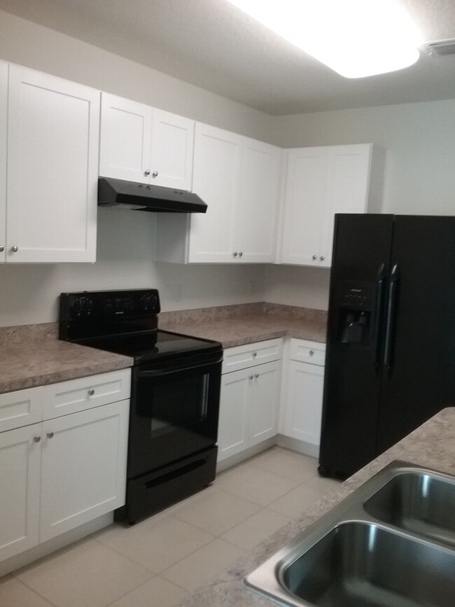 Building Photo - 3 Bedroom 2.5 Bath Townhouse in Turtle Cre...
