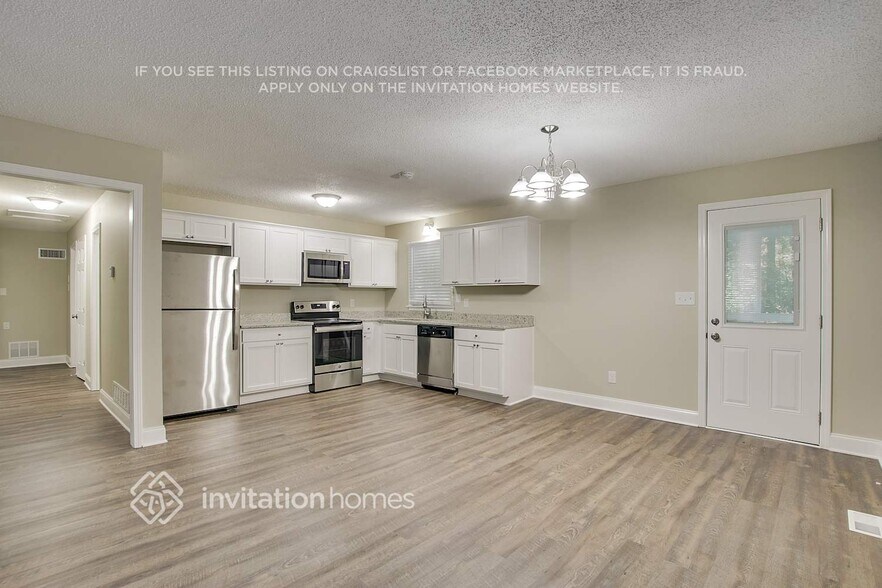 Building Photo - 3995 Willowbrook Dr