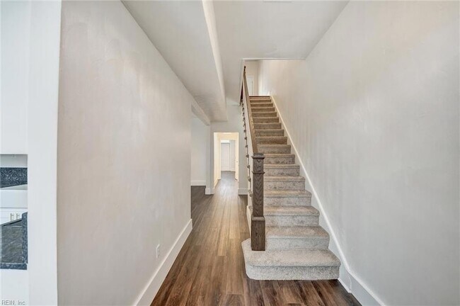 Building Photo - 412 W 29th St