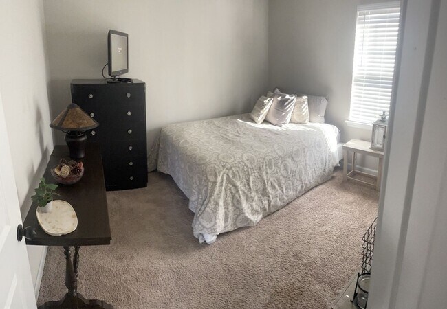 Building Photo - Furnished Rental Available Soon!