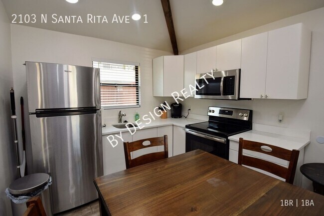 Building Photo - Renovated and Furnished 1 Bed 1 Bath Casita - 1 Mile To UofA