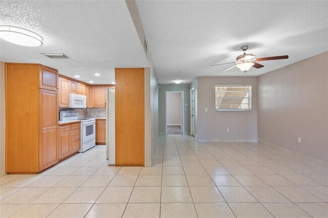 Building Photo - 11101 Royal Palm Blvd