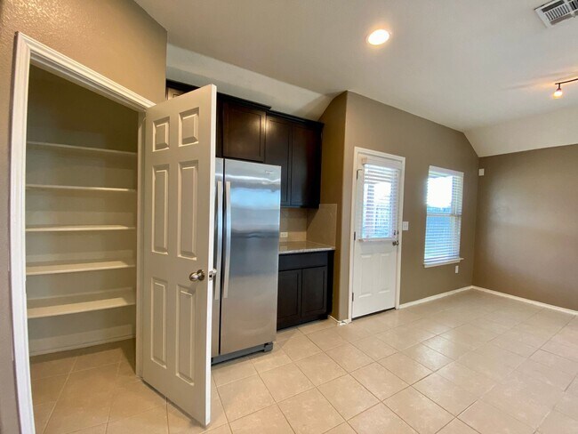 Building Photo - 466 Eagle Brook Ln