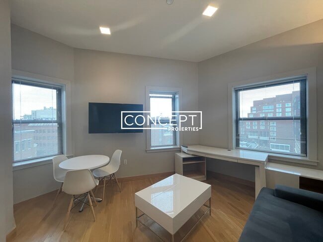 Building Photo - 115 Mt Auburn St