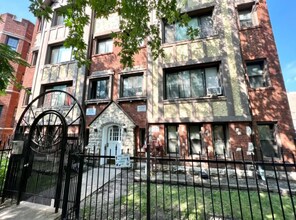 Building Photo - 1 bedroom in Chicago IL 60626