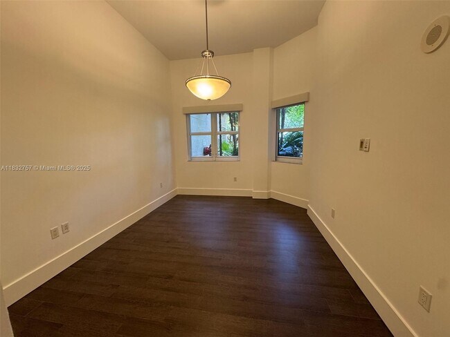 Building Photo - 20000 E Country Club Dr