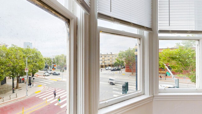 Building Photo - 19 Hermann St