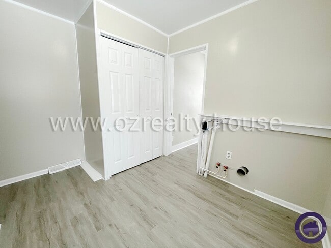 Building Photo - 5344 Claxton St