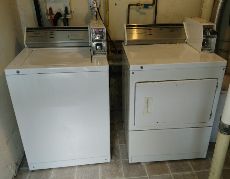 Building Photo - 206 Schuyler Pl