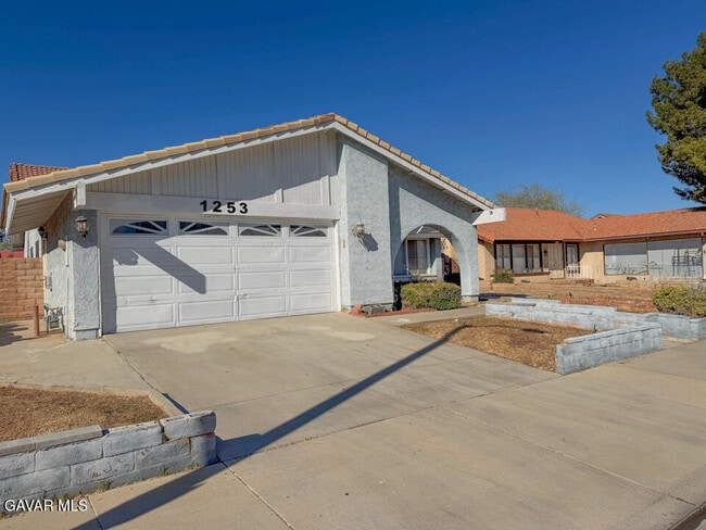 Building Photo - 1253 Morven St