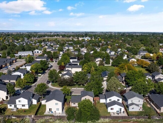 Building Photo - 3 Bedroom 2.5 Bathroom Home in Southwest B...