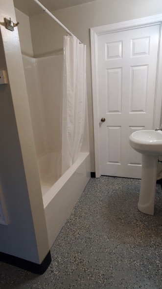 Building Photo - 770 Riverland Rd SE