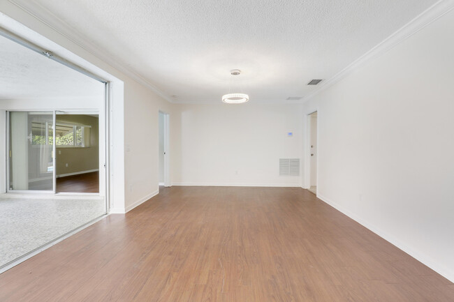Building Photo - 1284 SW 9th St