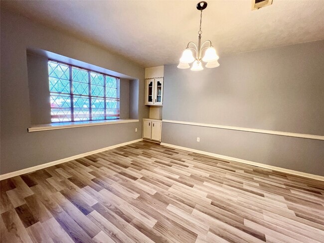 Building Photo - 422 Gamewood Dr