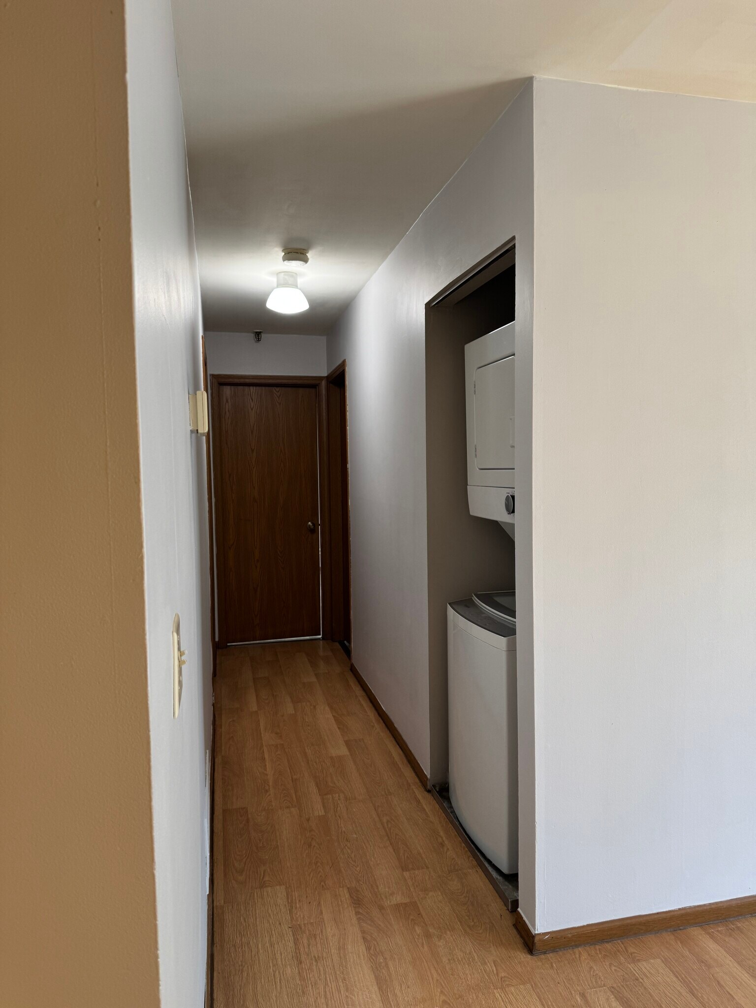 Hallway 12x3 - 21W581 North Ave