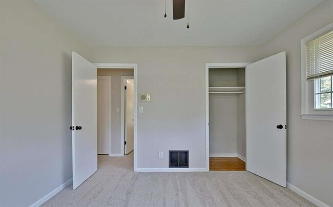 Building Photo - 4710 Navaho Cir