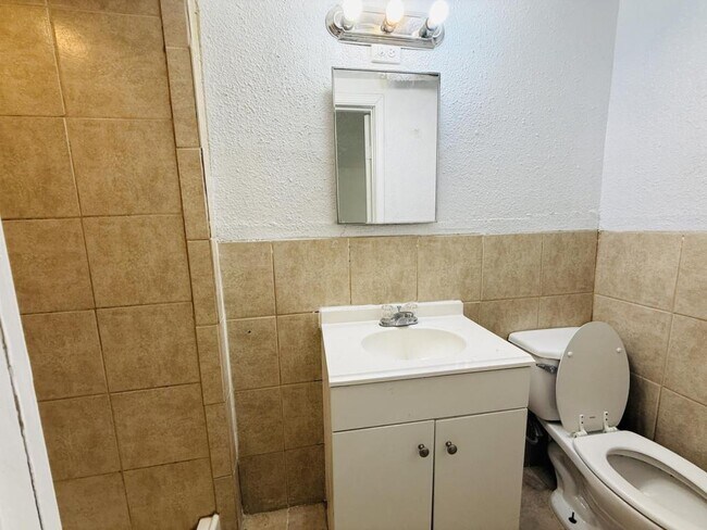 Building Photo - 2419 35th St