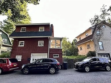 Building Photo - 5 Drumore Cres