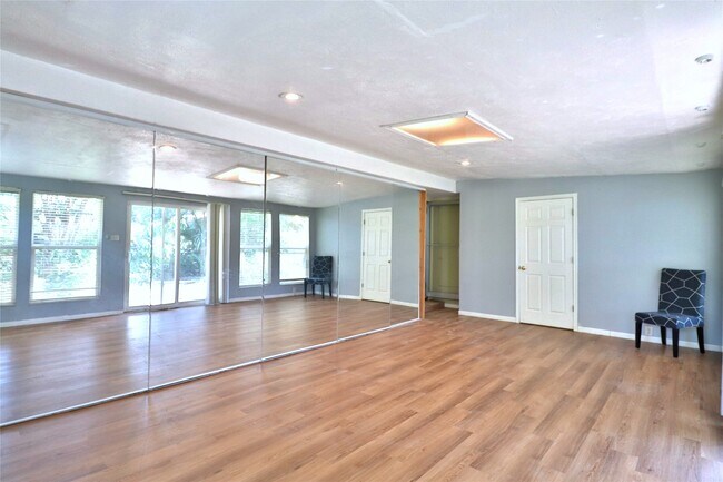 Building Photo - 3210 Cloverdale St