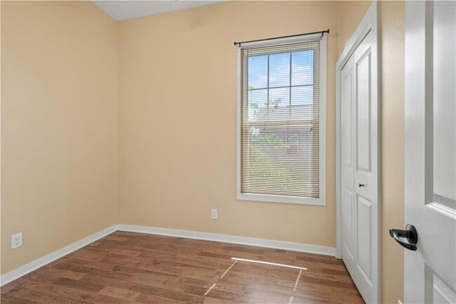 Building Photo - 1921 Benton St