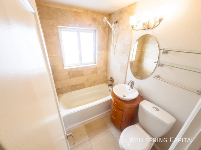 Building Photo - 2690 Pontiac St