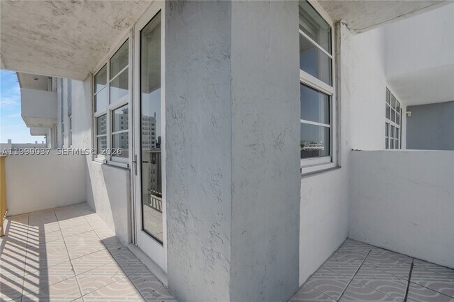 Building Photo - 245 18th St