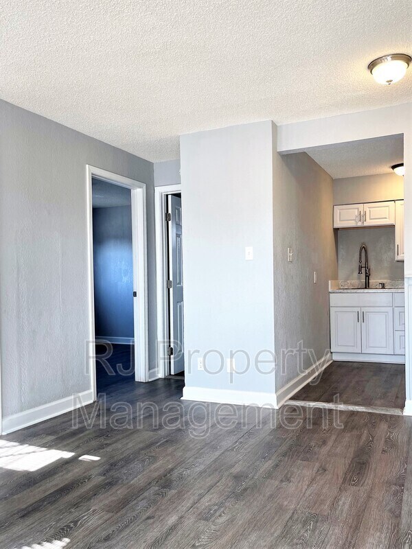 Building Photo - 1435 Court Ave