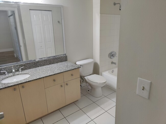 Building Photo - 2474 Centergate Dr