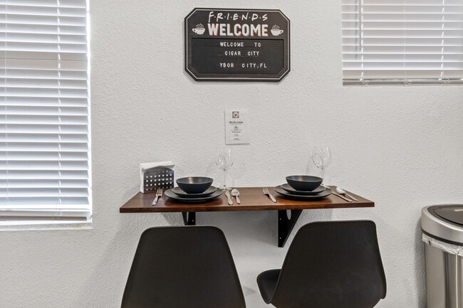 Building Photo - 911 E 23rd Ave