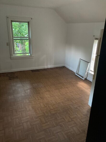 Building Photo - 27 Bedford Ave