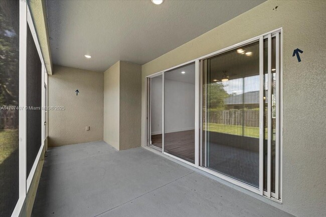 Building Photo - 11 Burgundy Pl