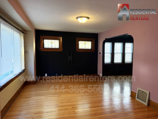 Building Photo - 2009 S 68th St