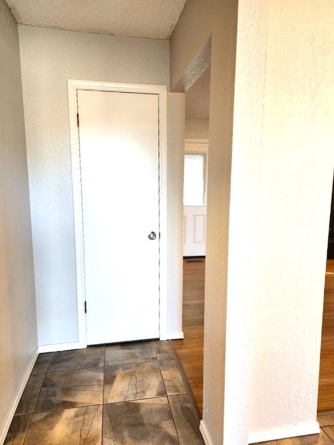 Building Photo - 3 Bed 2 Bath Home-Choctaw Trails Sec I Addition