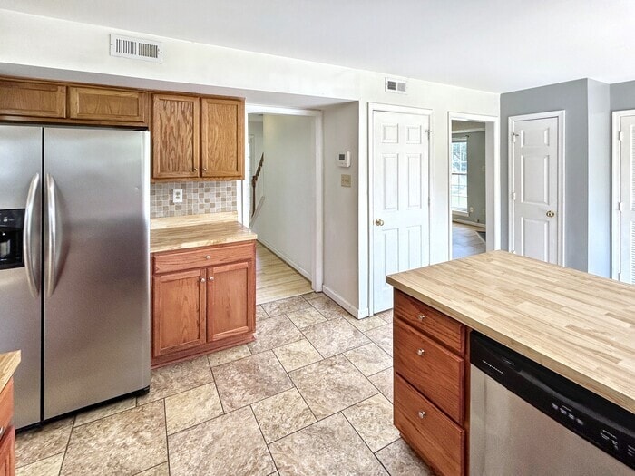 Building Photo - 6432 Goldenrod Ct