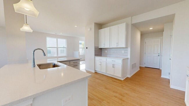 Building Photo - 1401 Salt Springs Dr