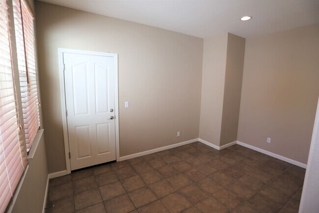 Building Photo - Gorgeous Home located in the heart of Patt...