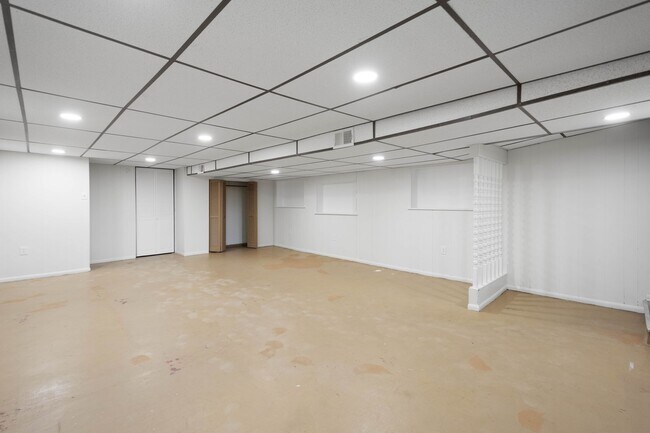 Building Photo - Gorgeous 2 bedroom in Pittsburgh available July 15!