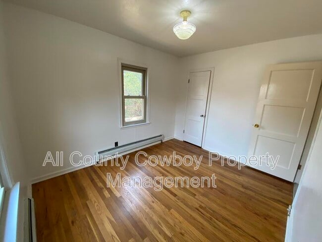 Building Photo - 1020 S 11th St