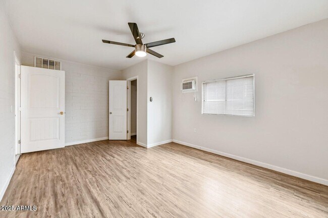 Building Photo - 1744 W Glendale Ave