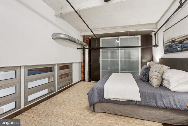 Building Photo - 810 N Hancock St