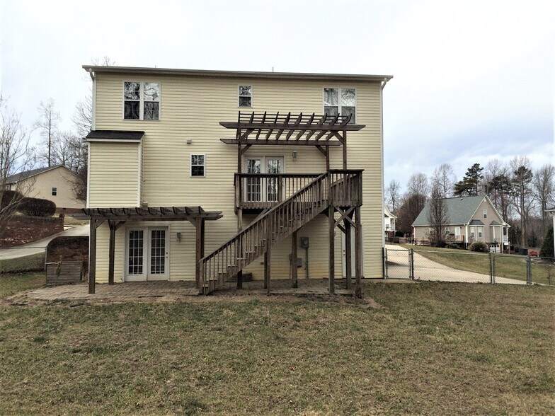 Building Photo - 5420 Springhouse Farm Rd