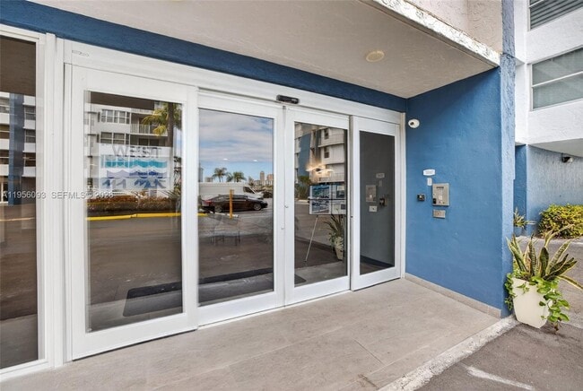 Building Photo - 16565 NE 26th Ave