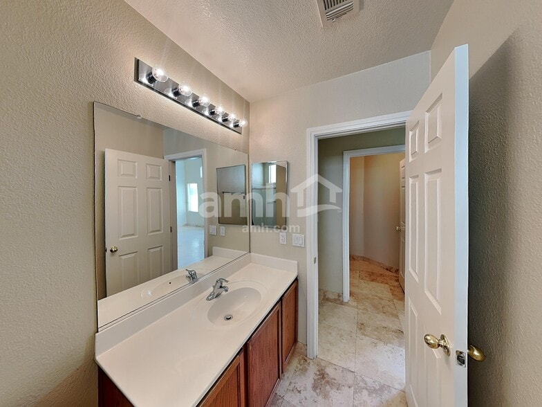 Building Photo - 6327 Hamilton Grove Ave