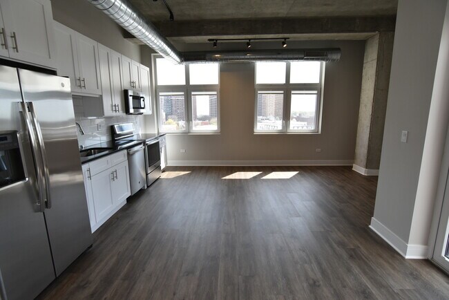 Building Photo - 3833 N Broadway