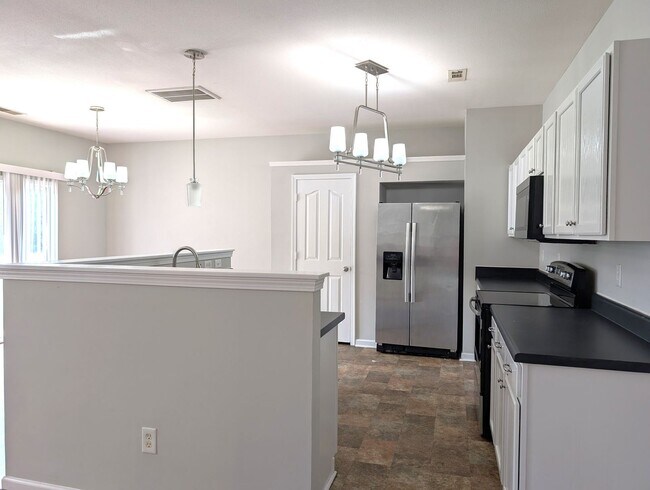 Building Photo - Pristine home located in the Pinebrook Com...