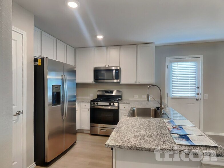 Building Photo - 7319 Rosada Way