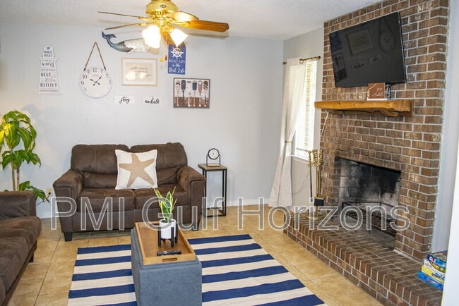 Building Photo - 738 Carondelay Dr