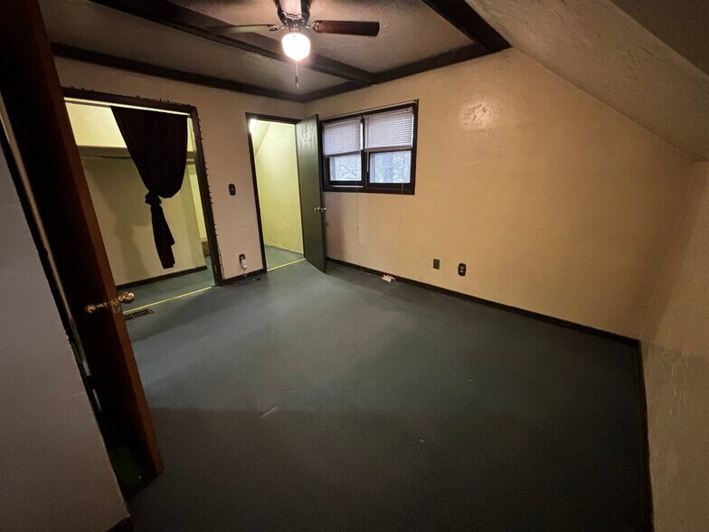 Upstairs Bedroom 3 - 829 W 5th Ave