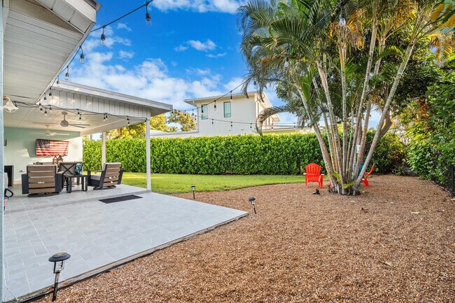 Building Photo - 9165 SE Yacht Club Cir